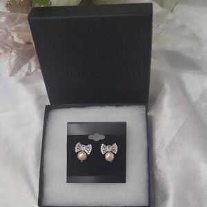 LOW START!!!! New Genuine Pearl and Crystal Bow Earrings